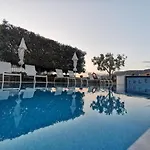 Taletos Ξενοδοχείο με διαμερίσματα Στούπα